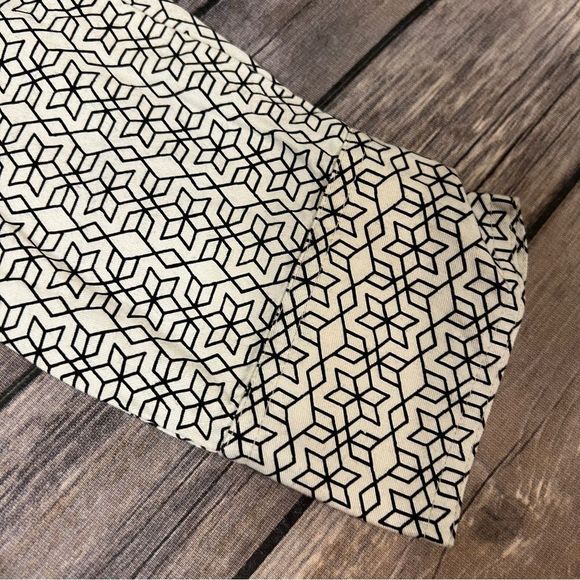 NWT RVCA - Geometric Black & White Button Down Shirt, Size Small - Picture 3 of 10